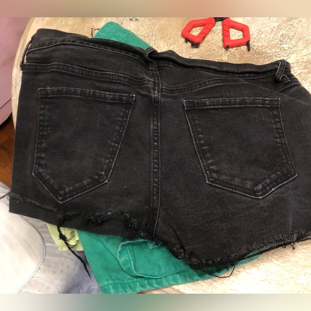 🖤CUT OFF SHORTS🖤 - Picture 4 of 5